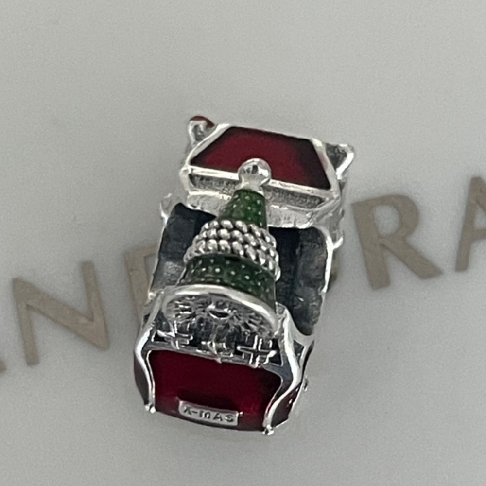 PANDORA - Picture 2 of 5